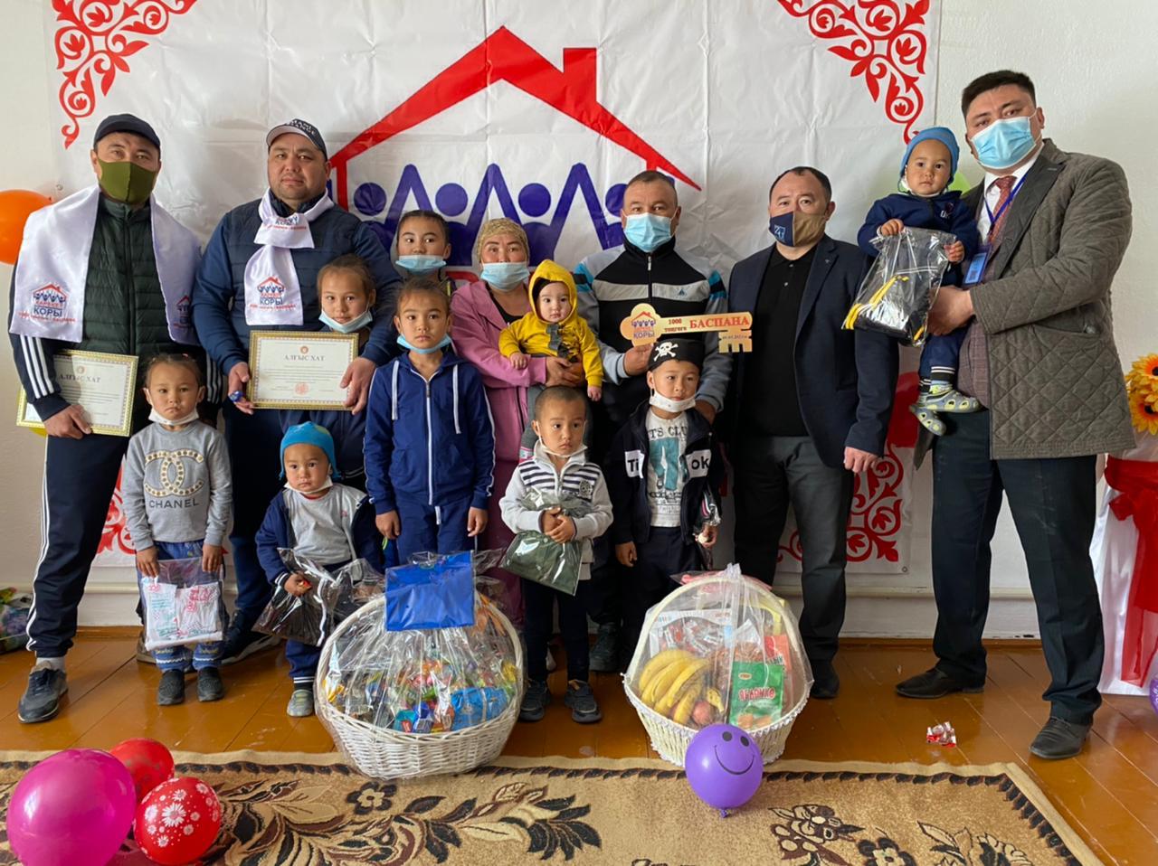 Жас қыздардың ас үйдегі секс видеосы